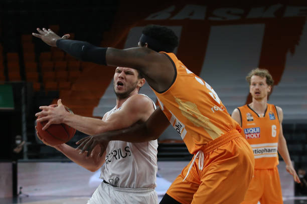 主要归功于 主要归功于